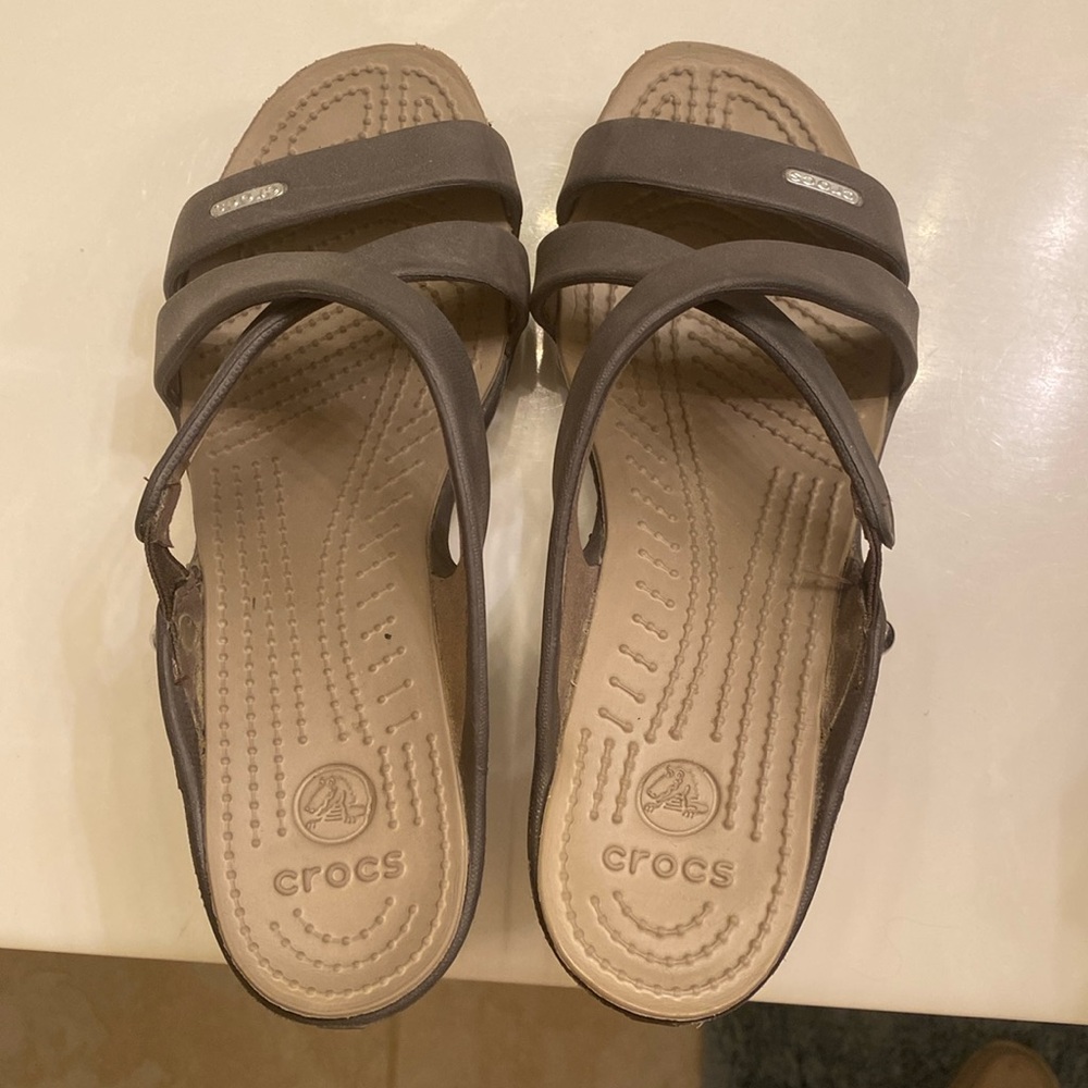 Like new croc sandals 8W 4 inch heal